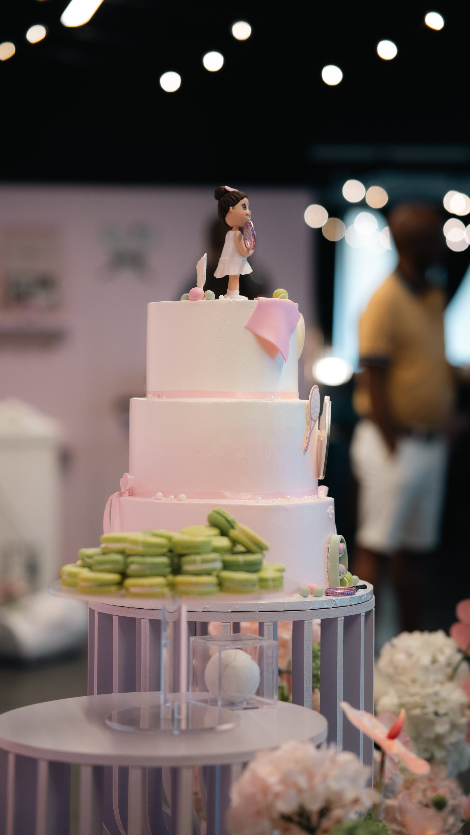 A celebration cake display at Trellis 925