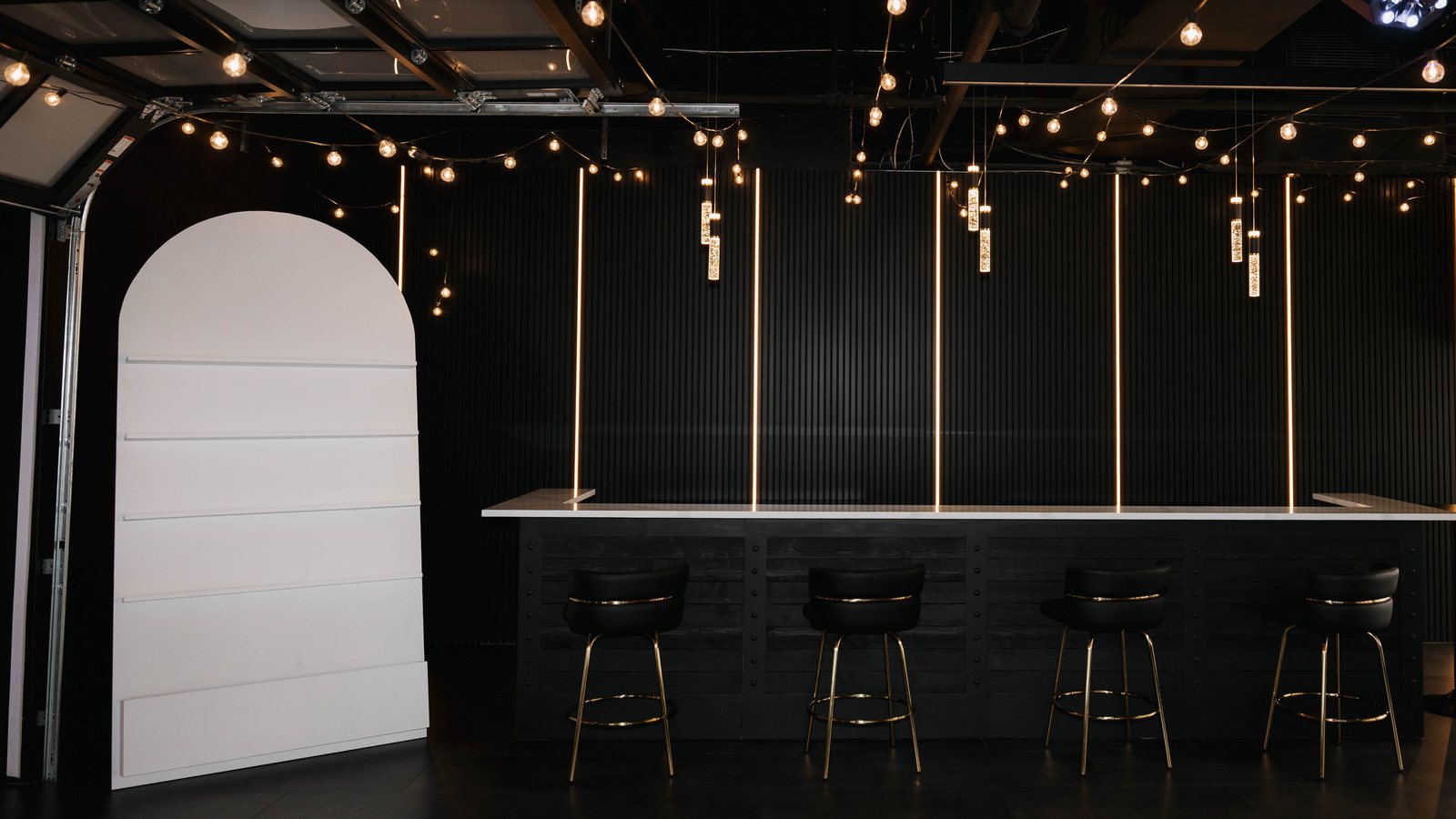 The black bar and illuminated arch at Trellis 925